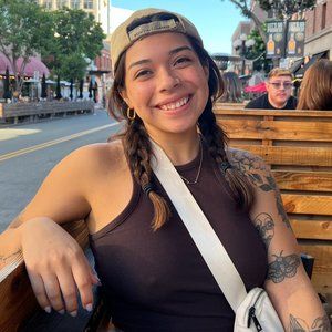 Meet your Posher, Maya